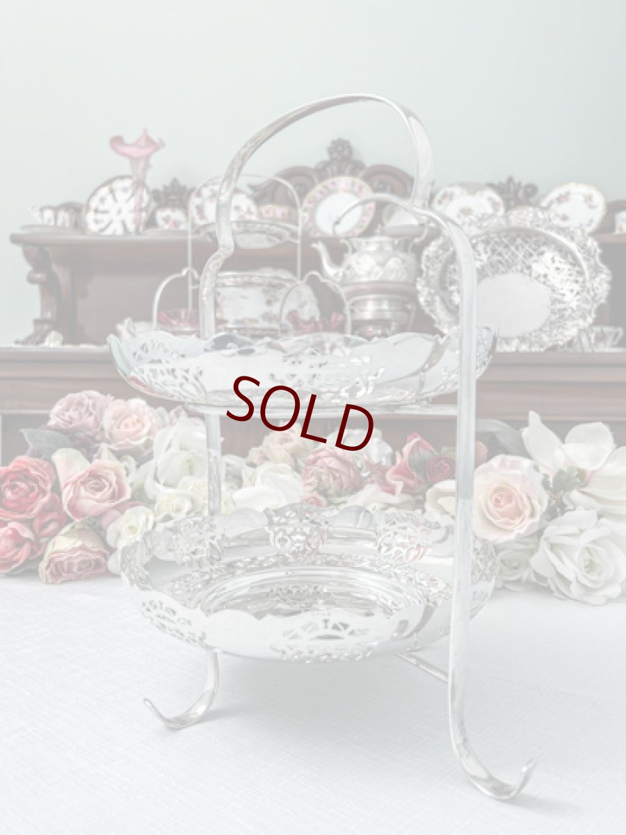 画像3: アンティークシルバー、アンティーク銀器、シルバープレート　美しいピアッシングが入ったお花のようなプレート　二段　アフタヌーンティー　ケーキスタンド (3)