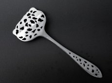 画像4: アンティークシルバー、アンティーク銀器、シルバープレート　お花とスクロールのハンドカット透かし細工　ミニサーバー (4)