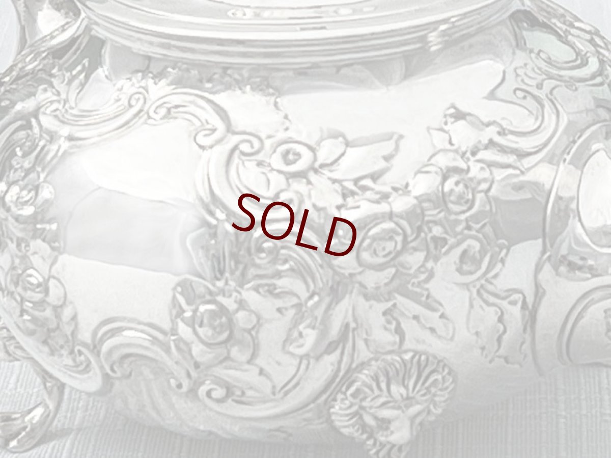 画像6: アンティークシルバー、アンティーク銀器、純銀製（925）1853年 ロココスタイル 薔薇、お花、エンジェルの彫刻　バチェラーサイズ　ティーポット (6)