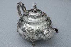 画像9: アンティークシルバー、アンティーク銀器、純銀製（925）1853年 ロココスタイル 薔薇、お花、エンジェルの彫刻　バチェラーサイズ　ティーポット (9)