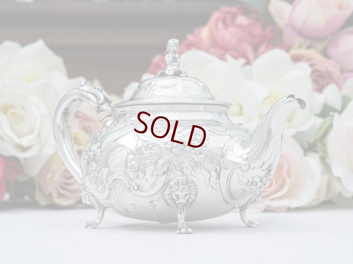 画像2: アンティークシルバー、アンティーク銀器、純銀製（925）1853年 ロココスタイル 薔薇、お花、エンジェルの彫刻　バチェラーサイズ　ティーポット (2)