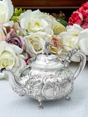 画像8: アンティークシルバー、アンティーク銀器、純銀製（925）1853年 ロココスタイル 薔薇、お花、エンジェルの彫刻　バチェラーサイズ　ティーポット (8)