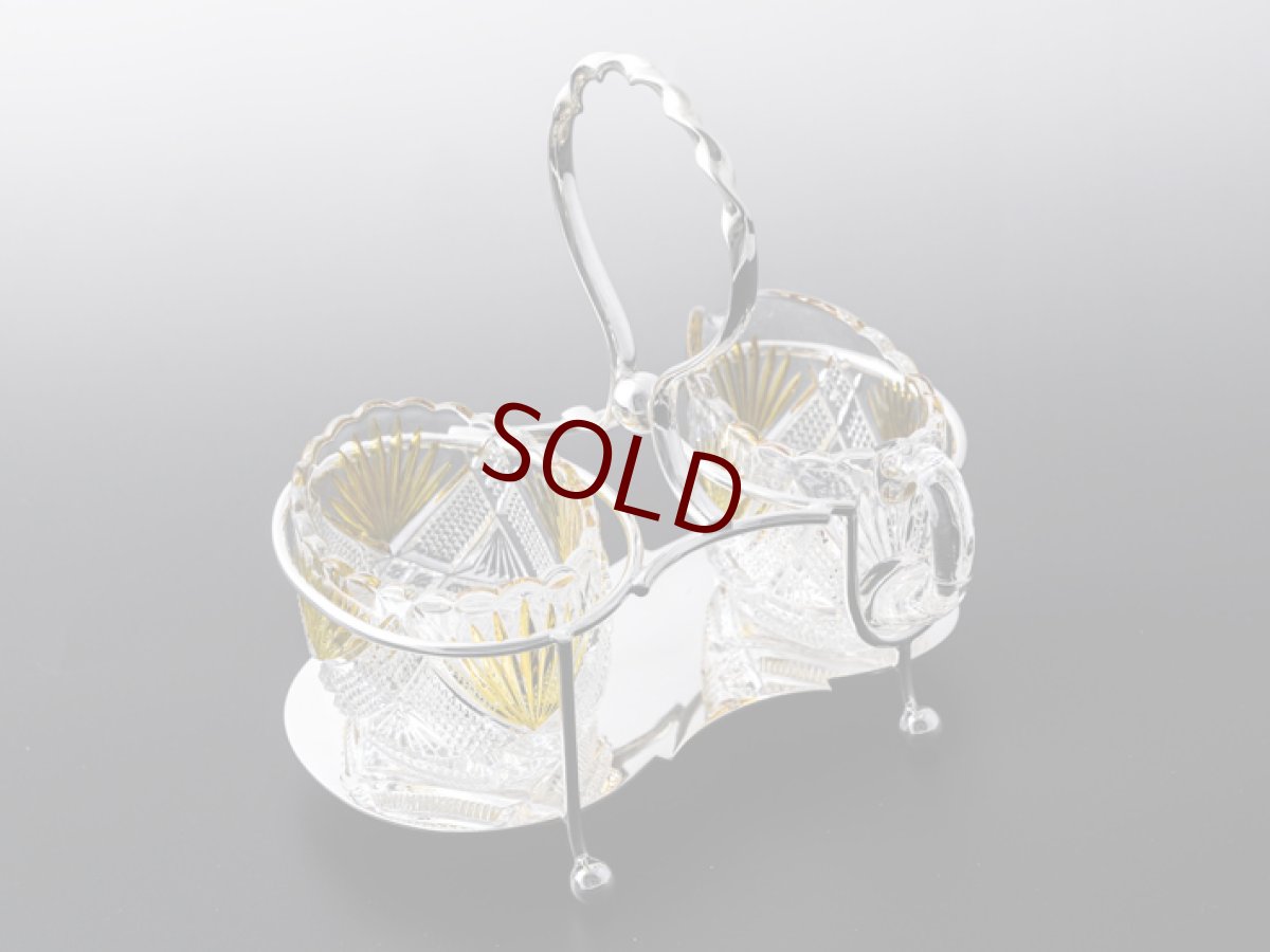 画像1: アンティークシルバー、アンティーク銀器、ストロベリー＆クリーム用　シルバープレートスタンド付き　グラス製ハンドカット＆ハンドペイント　クリームジャグ&シュガーポットセット (1)