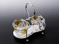 画像1: アンティークシルバー、アンティーク銀器、ストロベリー＆クリーム用　シルバープレートスタンド付き　グラス製ハンドカット＆ハンドペイント　クリームジャグ&シュガーポットセット (1)