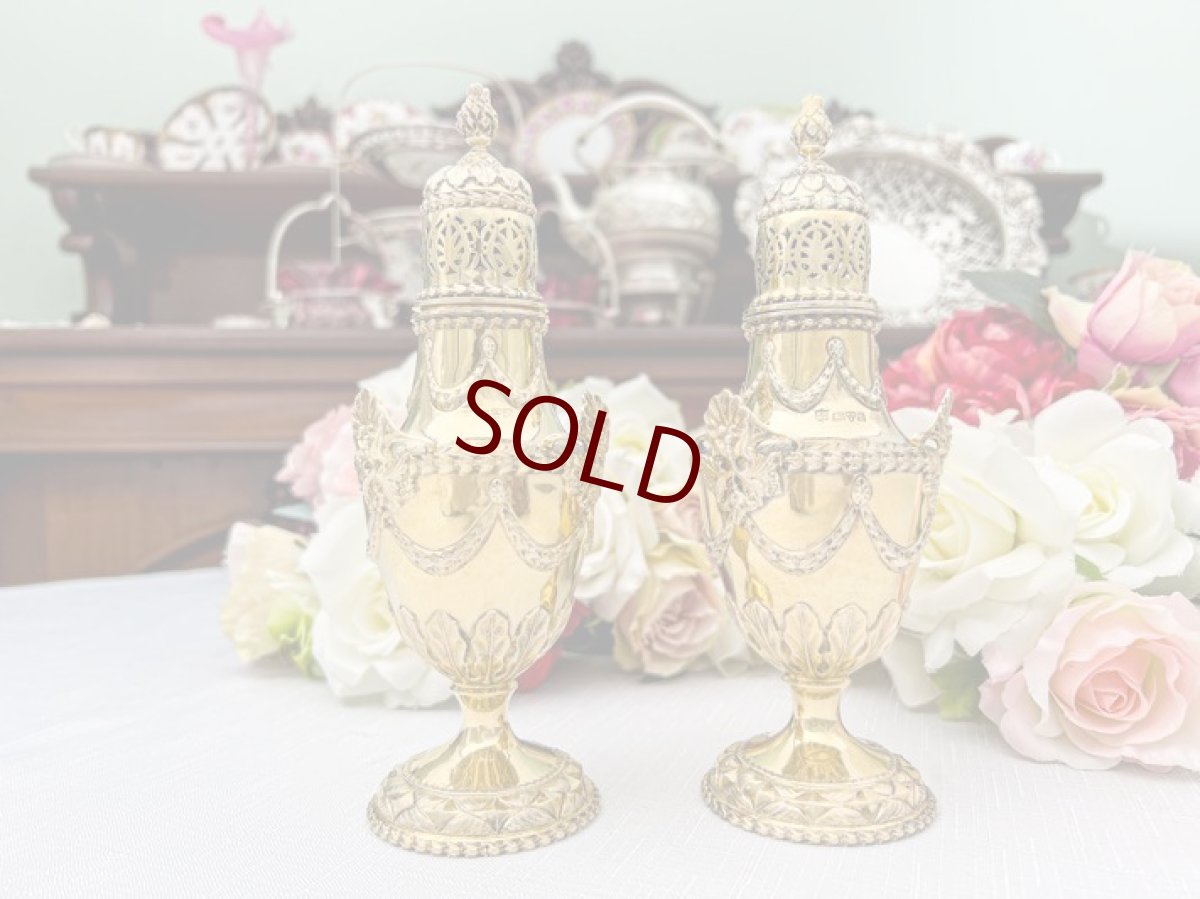 画像2: アンティークシルバー、アンティーク銀器、純銀製（925) ネオクラシカル 総金鍍金 シュガーシフターキャニスター ペアセット (2)