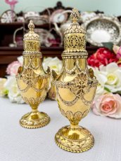 画像1: アンティークシルバー、アンティーク銀器、純銀製（925) ネオクラシカル 総金鍍金 シュガーシフターキャニスター ペアセット (1)