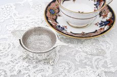 画像3: ヴィンテージシルバー、純銀製(925)　1972年 スタンド付き　花とスクロール装飾のティーストレイナー (3)