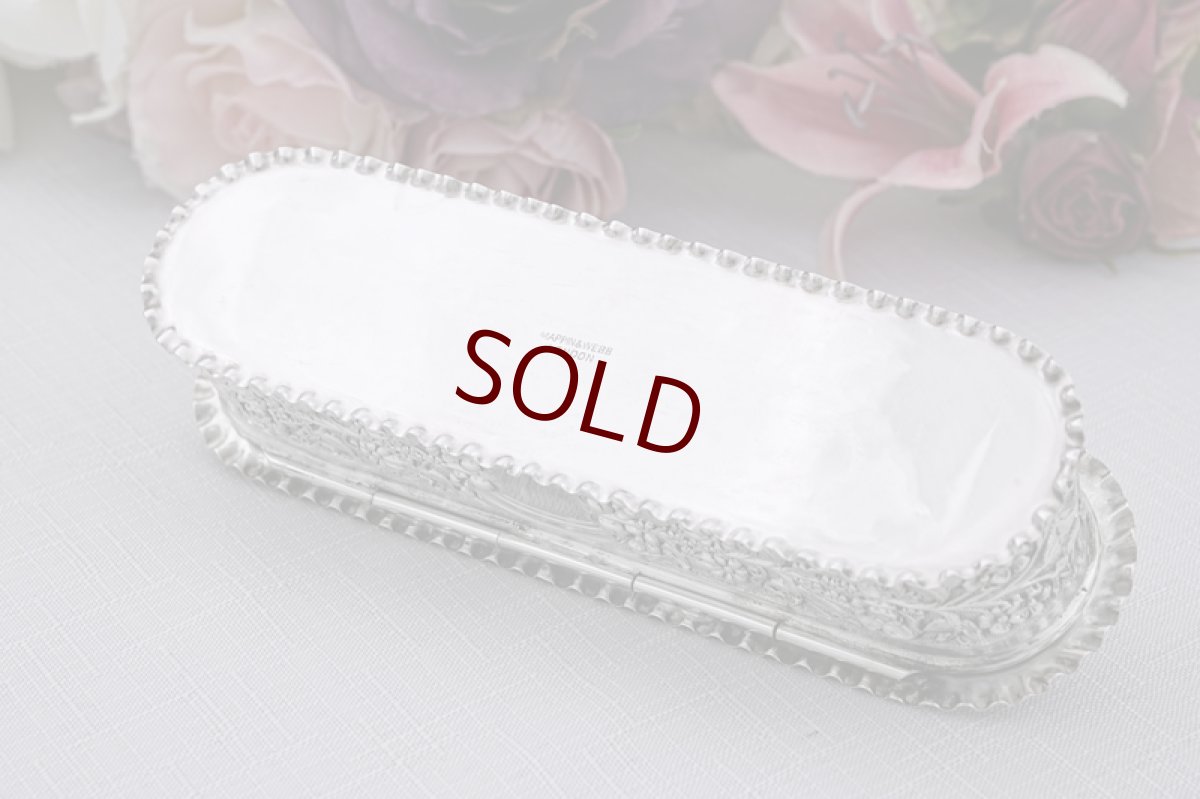 画像8: アンティークシルバー、アンティーク銀器　純銀製（９２５）1899年 マッピン＆ウェッブ　美打ち出し彫刻 内側金鍍金　 エンジェルのヴァニティーボックス (8)