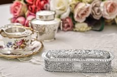 画像9: アンティークシルバー、アンティーク銀器　純銀製（９２５）1899年 マッピン＆ウェッブ　美打ち出し彫刻 内側金鍍金　 エンジェルのヴァニティーボックス (9)