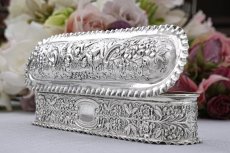 画像3: アンティークシルバー、アンティーク銀器　純銀製（９２５）1899年 マッピン＆ウェッブ　美打ち出し彫刻 内側金鍍金　 エンジェルのヴァニティーボックス (3)