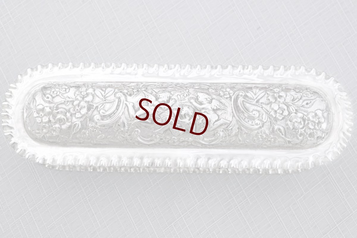 画像5: アンティークシルバー、アンティーク銀器　純銀製（９２５）1899年 マッピン＆ウェッブ　美打ち出し彫刻 内側金鍍金　 エンジェルのヴァニティーボックス (5)