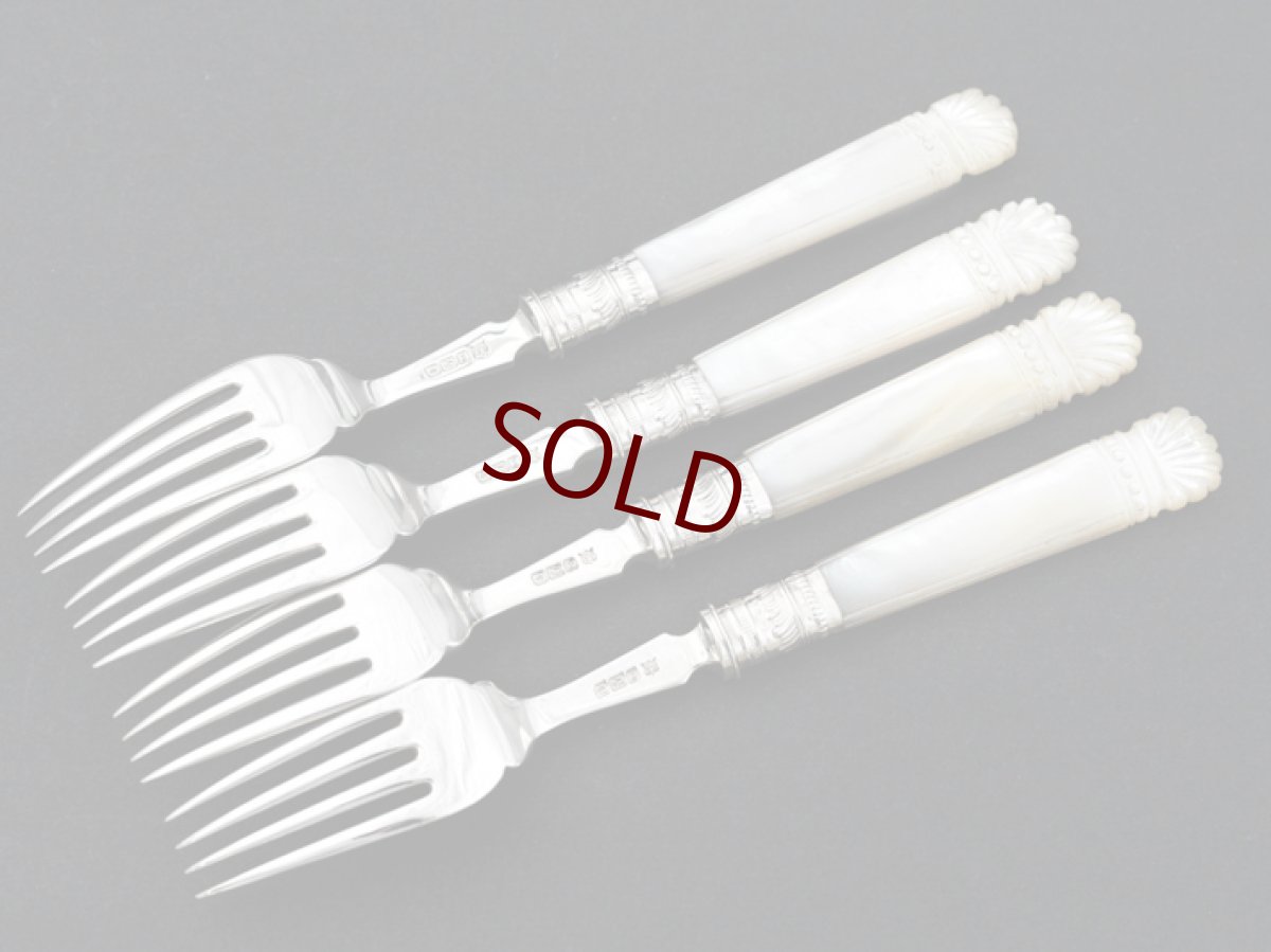 画像5: アンティークシルバー、アンティーク銀器、純銀製（925）1899年　白蝶貝ハンドル　手彫り　フィッシュカトラリー4組セット (5)