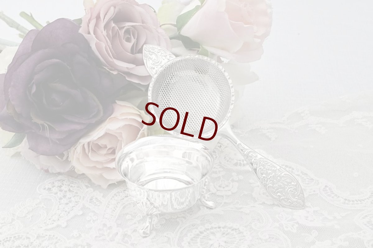 画像1: ヴィンテージシルバー、純銀製(925)　1972年 スタンド付き　花とスクロール装飾のティーストレイナー (1)