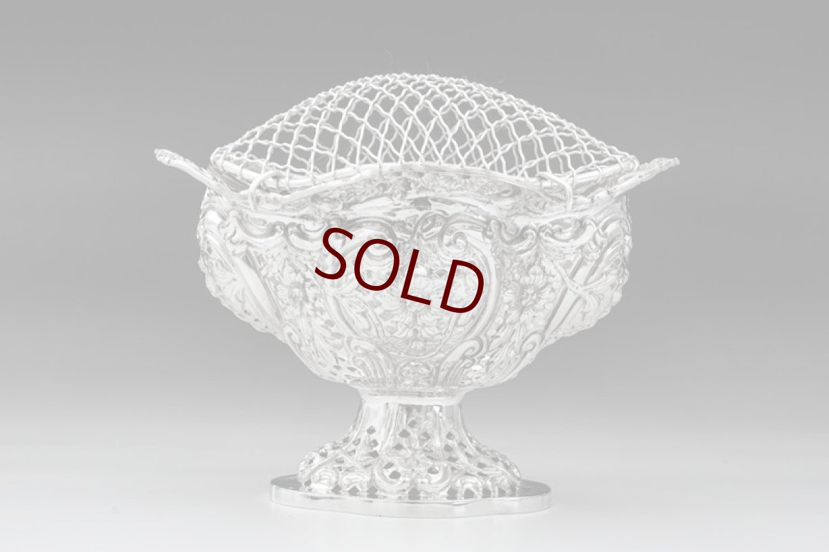 画像10: アンティークシルバー、アンティーク銀器、純銀製（925）1892年 ヴィクトリアンロココ彫刻と透かし細工 グラスとグリル付きローズボウル (10)