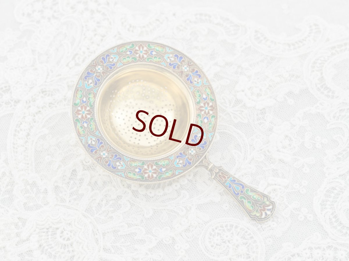 画像2: アンティークシルバー、アンティーク銀器、純銀製(925)　総金鍍金　特級　エナメル七宝　花とスクロール装飾のティーストレイナー (2)