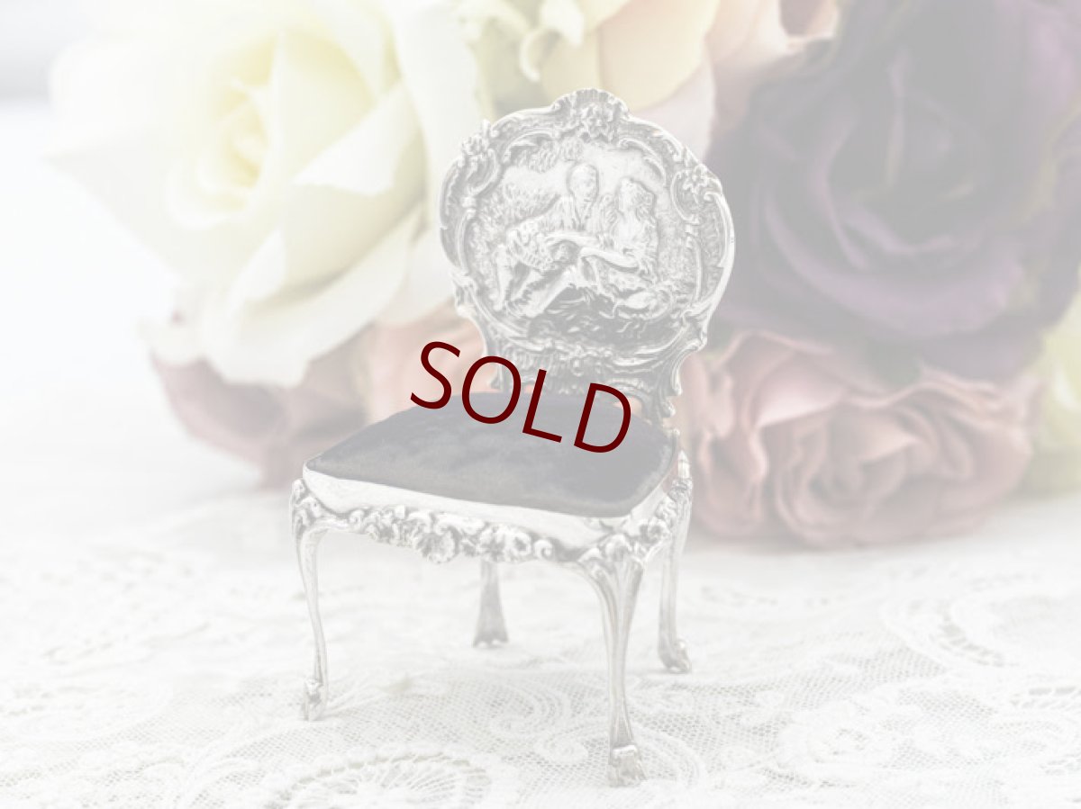 画像1: アンティークシルバー、アンティーク銀器、純銀製(925) 1902年　椅子の形をした可愛らしいピンクッション (1)