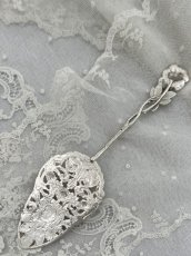 画像4: アンティークシルバー、アンティーク銀器、純銀製(835)  ドイツ製 ヒルデスハイムローズ 透かし細工 お花とスクロール装飾のケーキサーバー  (4)