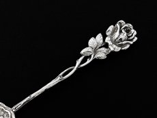 画像8: アンティークシルバー、アンティーク銀器、純銀製(835)  ドイツ製 ヒルデスハイムローズ 透かし細工 お花とスクロール装飾のケーキサーバー  (8)