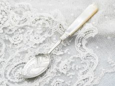 画像1: アンティークシルバー、アンティーク銀器、 純銀製(925) 1896年　白蝶貝ハンドル ジャムスプーン (1)