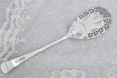 画像8: アンティークシルバー、アンティーク銀器、純銀製(925) 1905年 お花とスクロール装飾　美透かし細工のシェル型サービングスプーン (8)