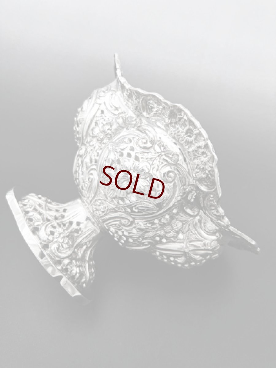 画像3: アンティークシルバー、アンティーク銀器、純銀製（925）1892年 ヴィクトリアンロココ彫刻と透かし細工 グラスとグリル付きローズボウル (3)