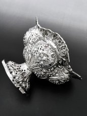 画像3: アンティークシルバー、アンティーク銀器、純銀製（925）1892年 ヴィクトリアンロココ彫刻と透かし細工 グラスとグリル付きローズボウル (3)