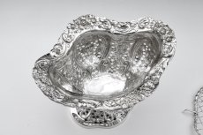 画像8: アンティークシルバー、アンティーク銀器、純銀製（925）1892年 ヴィクトリアンロココ彫刻と透かし細工 グラスとグリル付きローズボウル (8)