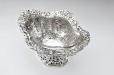 画像6: アンティークシルバー、アンティーク銀器、純銀製（925）1892年 ヴィクトリアンロココ彫刻と透かし細工 グラスとグリル付きローズボウル (6)