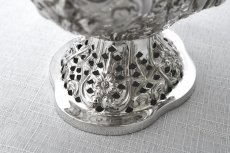 画像9: アンティークシルバー、アンティーク銀器、純銀製（925）1892年 ヴィクトリアンロココ彫刻と透かし細工 グラスとグリル付きローズボウル (9)