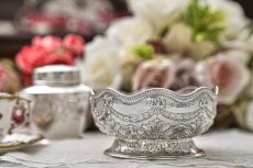 画像5: アンティークシルバー、アンティーク銀器、純銀製(925) 1881年 Martin Hall & Co.製作 アカンサスとリボンガーランド装飾 ボンボンディッシュ (5)