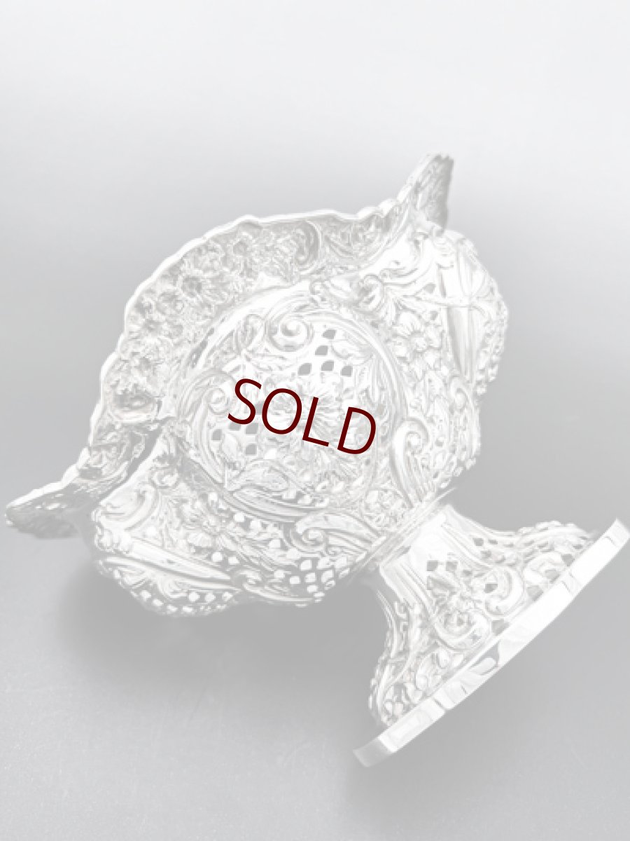 画像4: アンティークシルバー、アンティーク銀器、純銀製（925）1892年 ヴィクトリアンロココ彫刻と透かし細工 グラスとグリル付きローズボウル (4)