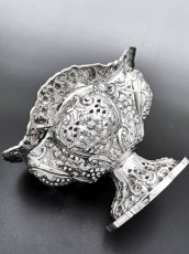 画像4: アンティークシルバー、アンティーク銀器、純銀製（925）1892年 ヴィクトリアンロココ彫刻と透かし細工 グラスとグリル付きローズボウル (4)