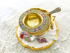 画像6: アンティークシルバー、アンティーク銀器、純銀製(925)　総金鍍金　特級　エナメル七宝　花とスクロール装飾のティーストレイナー (6)