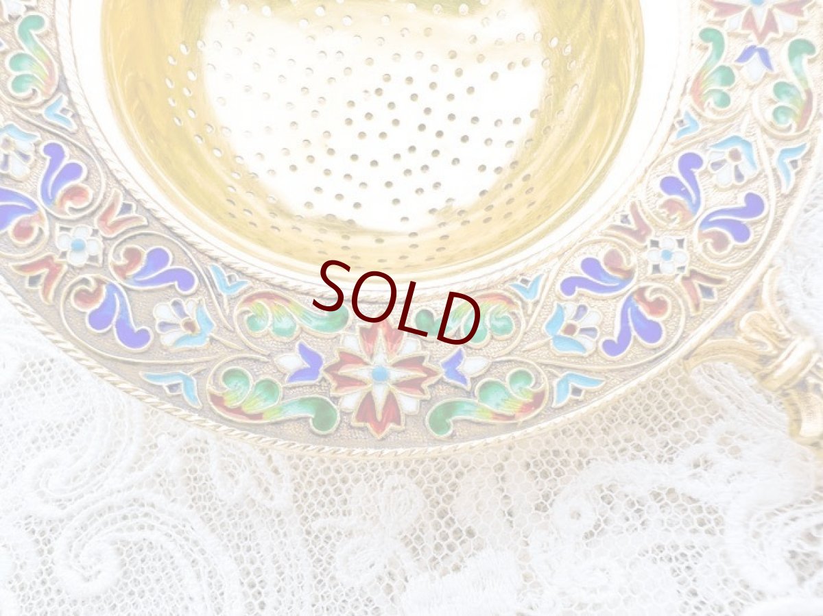 画像3: アンティークシルバー、アンティーク銀器、純銀製(925)　総金鍍金　特級　エナメル七宝　花とスクロール装飾のティーストレイナー (3)