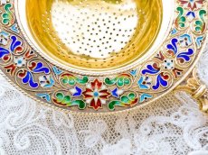 画像3: アンティークシルバー、アンティーク銀器、純銀製(925)　総金鍍金　特級　エナメル七宝　花とスクロール装飾のティーストレイナー (3)