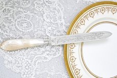 画像2: アンティークシルバー、アンティーク銀器、純銀製(925) 1866年 白蝶貝ハンドル 流れるようなスクロール装飾 ケーキナイフ (2)