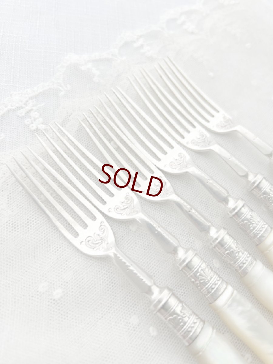 画像7: アンティークシルバー、アンティーク銀器、 純銀製(925) 1905年 美しいスクロール装飾 白蝶貝ハンドル デザートカトラリー 6組セット (7)