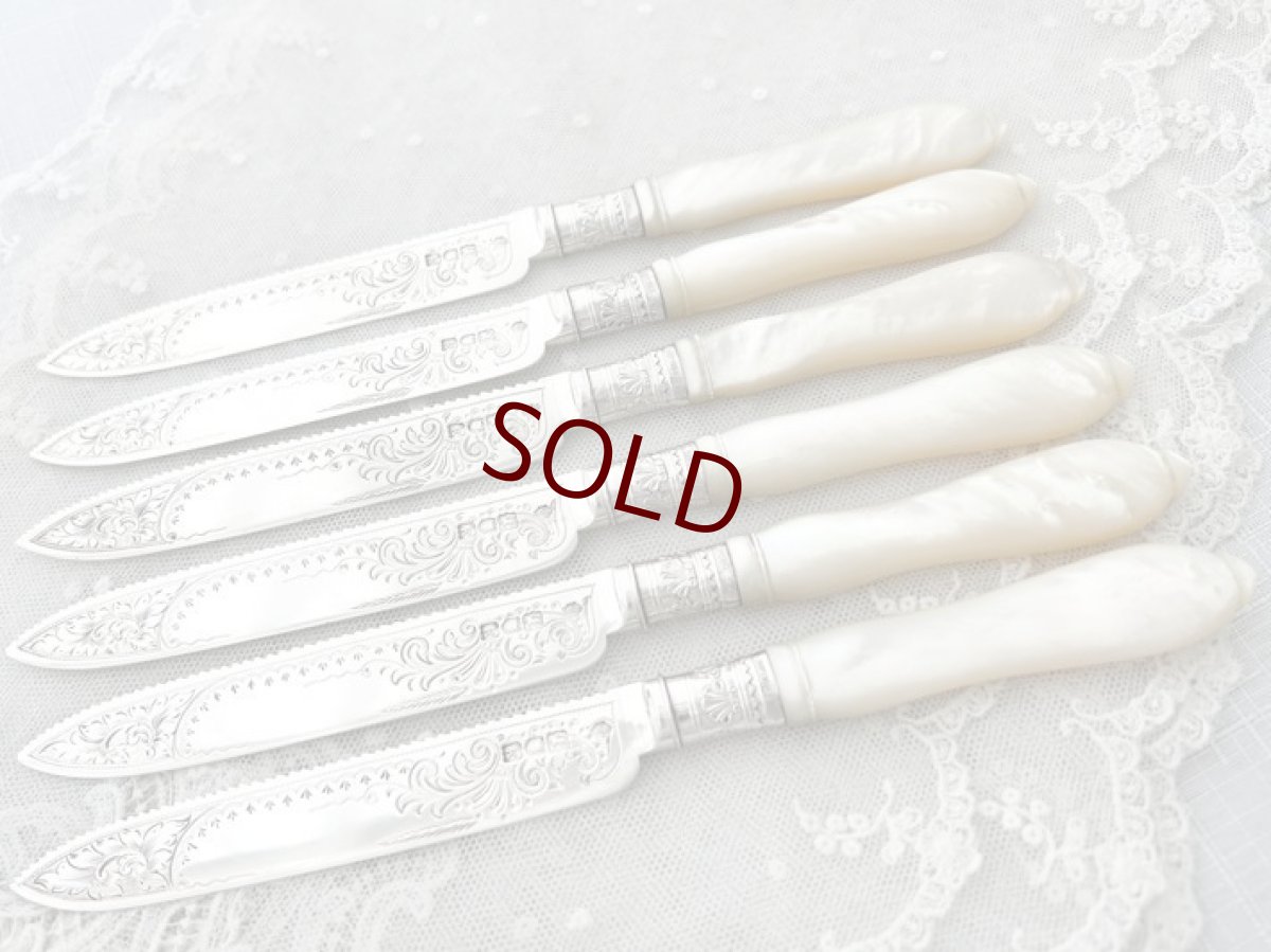 画像2: アンティークシルバー、アンティーク銀器、 純銀製(925) 1905年 美しいスクロール装飾 白蝶貝ハンドル デザートカトラリー 6組セット (2)