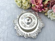 画像11: アンティークシルバー アンティーク銀器 シルバープレート製  スクロールとお花、透かし細工　バターディッシュ (11)