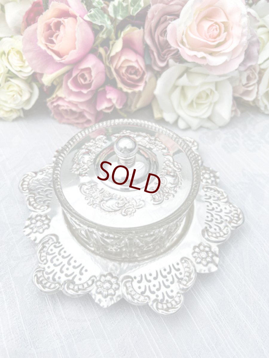 画像1: アンティークシルバー アンティーク銀器 シルバープレート製  スクロールとお花、透かし細工　バターディッシュ (1)