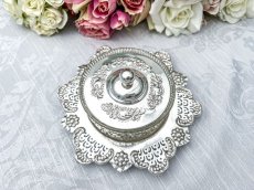 画像9: アンティークシルバー アンティーク銀器 シルバープレート製  スクロールとお花、透かし細工　バターディッシュ (9)