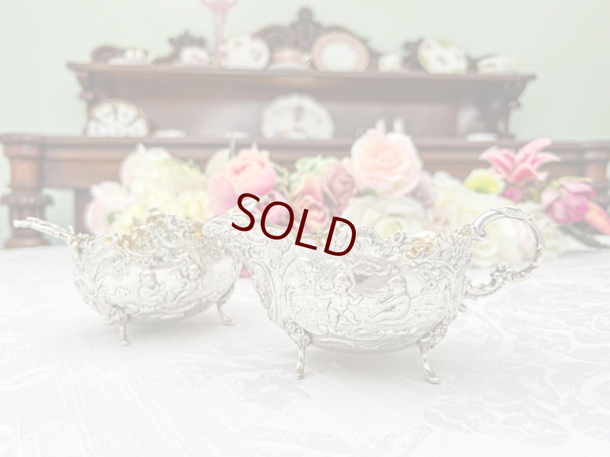 画像1: アンティーク銀器、アンティークシルバー、純銀製(800) ドイツ製　1900年前後 ロココスタイル　エンジェルの彫刻　クリームジャグ＆シュガーポットセット (1)