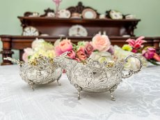 画像1: アンティーク銀器、アンティークシルバー、純銀製(800) ドイツ製　1900年前後 ロココスタイル　エンジェルの彫刻　クリームジャグ＆シュガーポットセット (1)