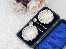 画像1: アンティークシルバー、アンティーク銀器、純銀製（925）1903年制作 かわいらしいシェル型　ソルト＆ペッパーディッシュセット (1)