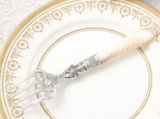 画像7: アンティークシルバー、アンティーク銀器、純銀製（925）1878年　白蝶貝ハンドル　スクロールの透かし細工　フィッシュサーバーセット (7)