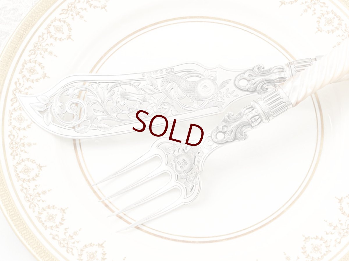 画像8: アンティークシルバー、アンティーク銀器、純銀製（925）1878年　白蝶貝ハンドル　スクロールの透かし細工　フィッシュサーバーセット (8)