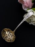 画像6: アンティークシルバー、アンティーク銀器、純銀製(925) 1825年 ジョージアン 金鍍金　花模様の透かし細工　 シュガーシフタースプーン (6)