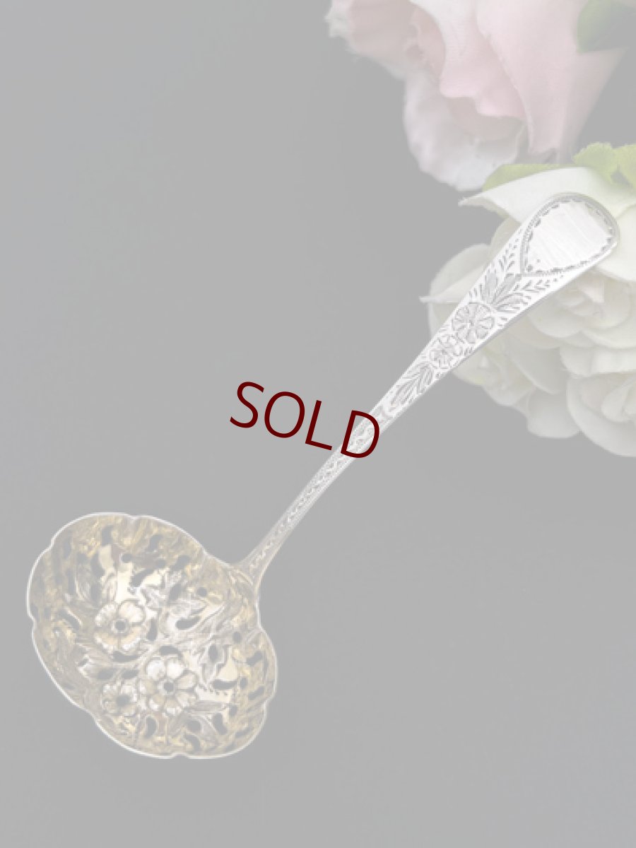 画像6: アンティークシルバー、アンティーク銀器、純銀製(925) 1825年 ジョージアン 金鍍金　花模様の透かし細工　 シュガーシフタースプーン (6)