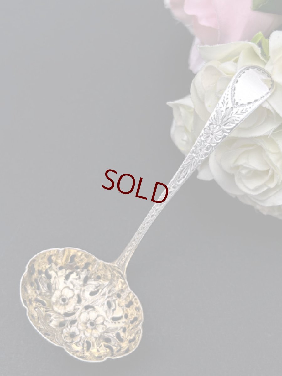 画像5: アンティークシルバー、アンティーク銀器、純銀製(925) 1825年 ジョージアン 金鍍金　花模様の透かし細工　 シュガーシフタースプーン (5)