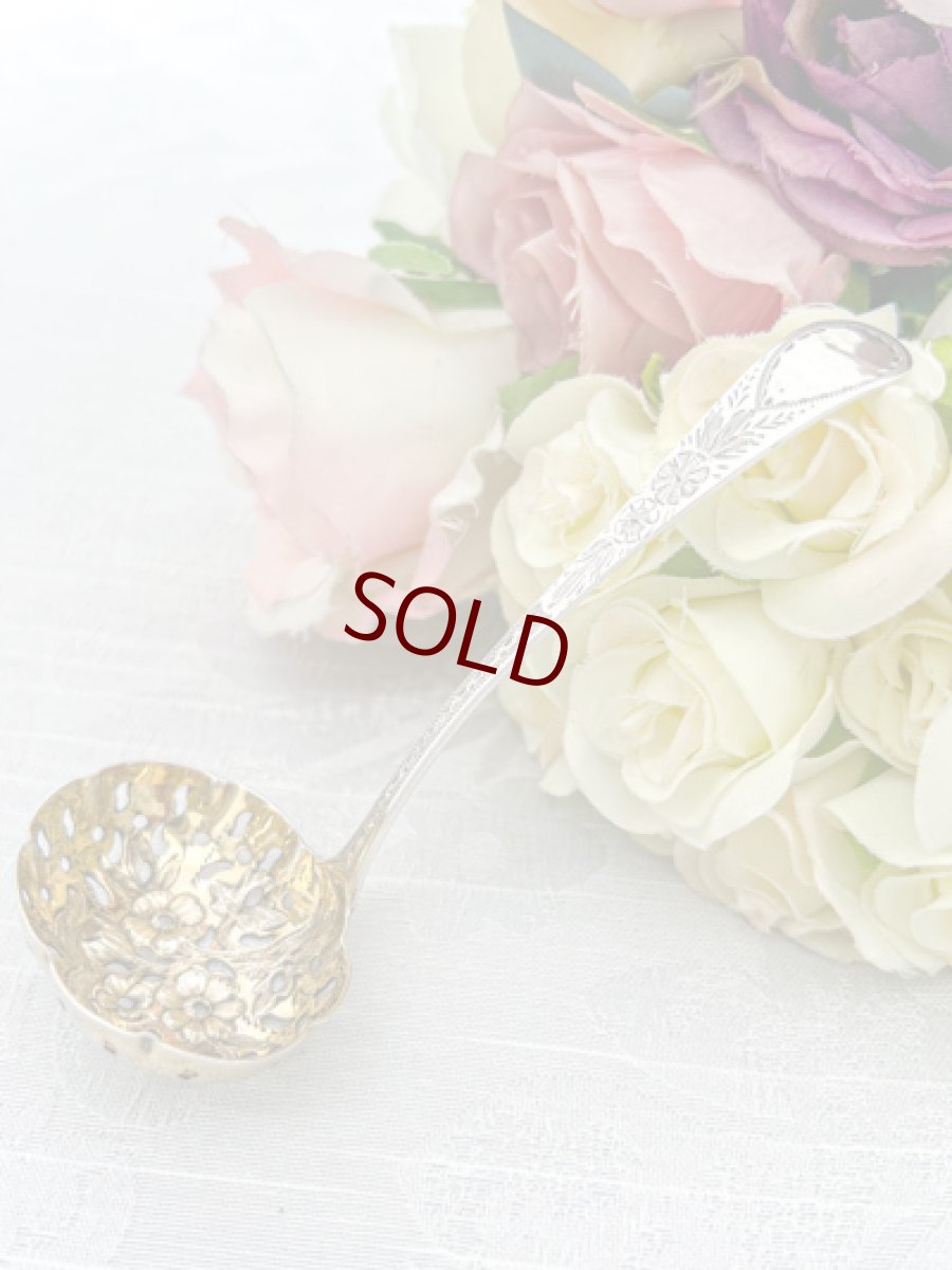画像3: アンティークシルバー、アンティーク銀器、純銀製(925) 1825年 ジョージアン 金鍍金　花模様の透かし細工　 シュガーシフタースプーン (3)